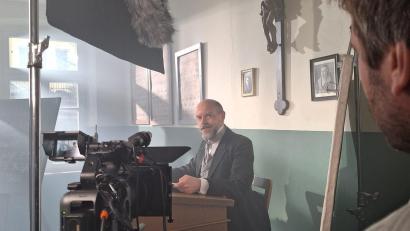 Bild: BLLV/exb
Ein Münchener Filmteam hat im historischen Klassenzimmer aus der Zeit von 1870 den Volksschullehrer Johann Konrad Grießhammer porträtiert.