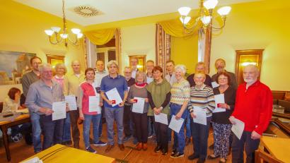 Bild: Alpenverein/exb
Die für ihre lange Mitgliedschaft geehrten Mitglieder der Sektion des Alpenvereins in Amberg.