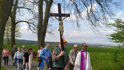 Bild: Lippert/exb
Die Fußwallfahrer aus Bad Neualbenreuth kurz vor der Ankunft in Maria Loreto.