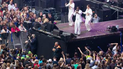 Bild: Friso Gentsch/dpa/Archiv
Auch der schwedisch-nigerianische Pop-Sänger Dr. Alban gehört zur Eurodance-Ära.