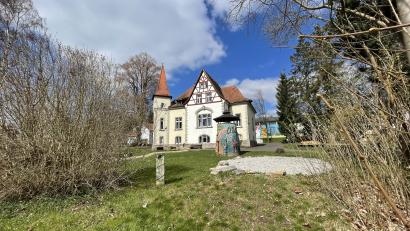 Bild: Matthias Bäumler
Das Kinder- und Jugendhilfezentrum hat mehrere Wohngruppen in mehreren Gebäuden auf einem parkähnlichen Gelände.