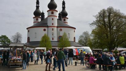 Bild: jr
Festbetrieb an Christi Himmelfahrt beim Kleinen Kapplfest. Gefeiert wurde im Schatten der mächtigen Kapplkirche.