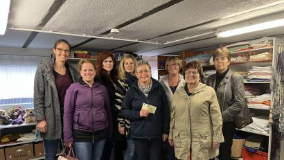 Bild: bni
Die Frauen-Union kam mit einer Spende in den ökumenischen Kleiderladen.