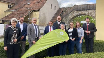 Bild: Tourismusgemeinschgaft Oberpf. Wald/exb
Bei der Sitzung des Lenkungsausschusses der Tourismusgemeinschaft "Oberpfälzer Wald" in Nabburg übernahm der Schwandorfer Landrat Thomas Ebeling den Vorsitz.