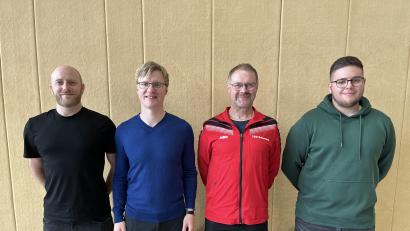 Bild: TSV Erbendorf/exb
Bei den Neuwahlen der Sparte Tischtennis blieb Vieles beim Bewährten, mit Matthias Hablawetz (links) und Niklas Schraml (rechts) gibt es jedoch zwei neue Gesichter im Vorstand. Mit auf dem Bild Pressewart Patrick Lochner (Zweiter von links) und Spartenleiter Hubert Scherm (Dritter von links).