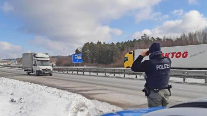 Bild: Bundespolizei
Einen stark torkelnden Mann bemerkten die Beamten der Bundespolizei auf der Waidhauser Autobahnbrücke.