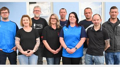 Bild: gf
Der neue Vorstand der Dartliga Amberg-Sulzbach (von links): Markus Hergeth, Evi Bojer, Thomas Wild, Dagmar Brand, Jens Oppermannm, Maria Krös, Daniel Schmid, Daniel Birkholz und Matt Cookson.