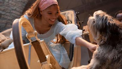Bild: Giles Keyte/Disney/dpa
Halle Bailey als Ariel in einer Szene des Films "Arielle, die Meerjungfrau".