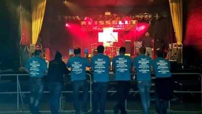 Bild: kki
Die aktiven Pirker Blechmusiker gehen selbst auf Werbetour für ihr Jubiläum, wie in Burglengenfeld bei einem Auftritt von "Weißglut". Die Band spielt am 9. Juni in Pirk.