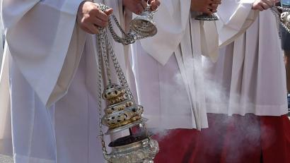 Symbolbild: Andreas Gebert/dpa
Zu Fronleichnam gibt es in Amberg wieder eine gemeinsame Feier mehrerer Pfarreien auf dem Marktplatz, aber auch Gottesdienste und Prozessionen in Hl. Dreifaltigkeit und St. Konrad Ammersricht.