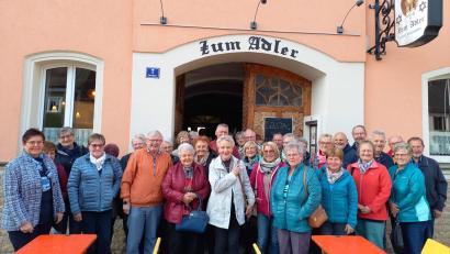 Bild: Seniorenbeauftragte Krummennaab/exb
Krummennaaber Senioren unternahmen einen Ausflug zum Truppenübungsplatz Grafenwöhr. Anschließend kehrte die Gruppe im Gasthof "Zum Adler" ein.
