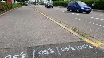 Bild: Petra Hartl
Entlang der Regensburger Straße, ab der Einmündung Nordgaustraße stadtauswärts, werden ab Montag die Gehwege gesperrt.