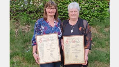Bild: bk
Maria Englert und Christine Göppl (von links) sind neue Ehrenmitglieder der TSG Mantel-Weiherhammer