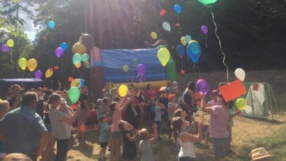 Bild: Michael Jung/exb
Der Jugendheimverein feiert auch mit vielen Kindern.