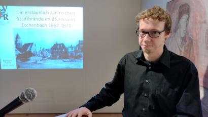 Bild: hev
In seiner Doktorarbeit spürt der Pressather Historiker Bernhard Fuchs den Großbränden von Eschenbach nach.