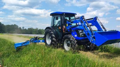 Bild: André Röckl/exb
Der Fischereiverein Stiftland hat sich einen neuen Traktor angeschafft, um ehrenamtliche Arbeit zu unterstützen.