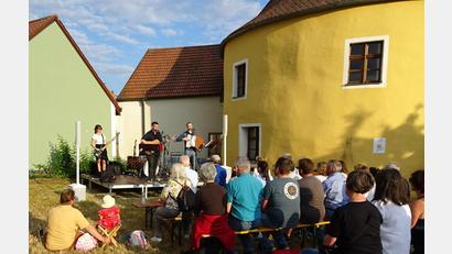 Bild: hm
Vor historischer Kulisse spielt die vierköpfige Band aus München, dazu gibt es einfühlsame Texte.