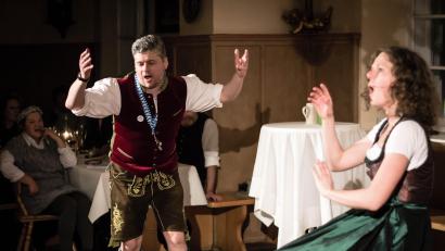 Bild: Wolfgang Bäumler/exb
"Bayrisch für Anfänger" zelebrieren Rudi Gall und Sophie Meinecke.