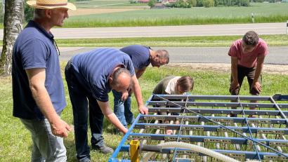 Bild: Hofbauer/AELF/exb
Auf dem Feld konnten die Landwirte sehen, wie die verschiedenen Verfahren gewirkt haben.