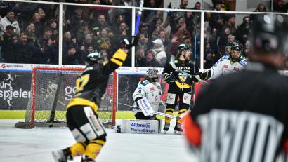 Archivbild: SignaLight
Ab dem 15. Oktober werden die Fans wieder sie Spieler des ERSC Amberg jubeln sehen.