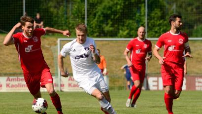 Bild: ham
Im Relegationsspiel zur Bezirksliga besiegte der TV Nabburg (rote Trikots) Ende Mai den TSV Detag Wernberg. Die Wernberger stiegen dadurch ab, aber auch die Nabburger scheiterten in der zweiten Runde der Qualifikation. Somit gibt es dieses Partie in der kommenden Saison in der Kreisliga West.