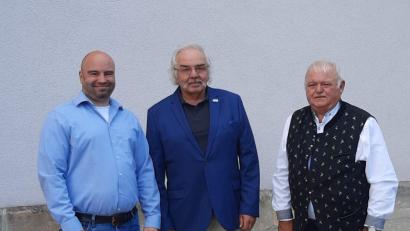 Bild: Nicole Koller
Von links: Neumitglied Johannes Weimann, Ortsvorsitzender Werner Koller, der Geehrte Franz Braun