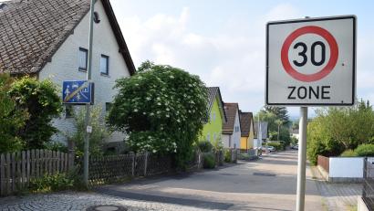 Bild: szl
Der Bauausschuss des Stadtrats Tirschenreuth beriet darüber, ob aus dem gesamten Wohngebiet Ziegelanger eine Tempo-30-Zone werden soll.
