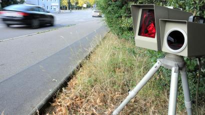 Archivbild: Stephan Huber
Auf Bayerns Straßen wird offenbar weniger gerast als in den Jahren zuvor. Ein Grund könnten die höheren Bußgelder sein. In der Oberpfalz scheint der Trend noch nicht angekommen zu sein.