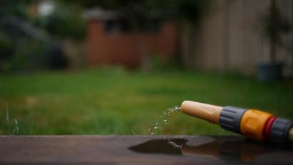 Bild: Yui Mok
Wegen der anhaltenden Trockenheit und der nötigen Arbeiten zur Neufassung der Quelle Hausheim hat die gemeinde Berg (Landkreis Neumarkt) ein Bewässerungsverbot erlassen.