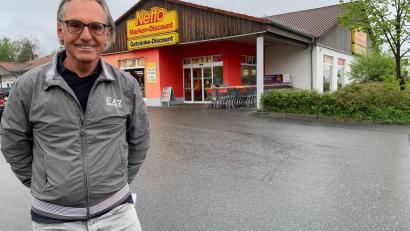 Bild: Stefanie Roth
Harald Eckl hat sein Gebäude in Weiden in der Robert-Bosch-Straße an Netto vermietet. Nun baut Netto nebenan neu. Steht dann die alte Filiale leer?