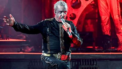 Bild: Malte Krudewig/dpa
Till Lindemann während eines Konzerts.