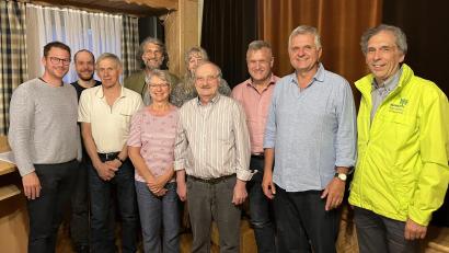Bild: Bund Naturschutz 
Die neue Vorstandschaft mit dem Regionalreferent Reinhard Scheuerlein (rechts).
