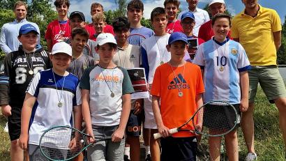 Bild: R. Kreuzer
Die Jungen-Mannschaften beim Tennis-Bezirksfinale.