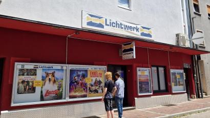 Bild: Thomas Dobler
Das Kino in Schwandorf an der Postgartenstraße wird schon seit mehr als 80 Jahren betrieben, die letzten Jahre unter dem Namen "Lichtwerk-Kino".