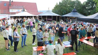 Bild: Julia Franz/exb
Beim Jubiläumsfest der Pfadfinder Neuhaus wimmelte es neben der Pfadfindrhütte.
