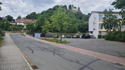 Bild: sne
Lotsen könnten schon bald in der Schulstraße in Parkstein bei der Querung helfen.