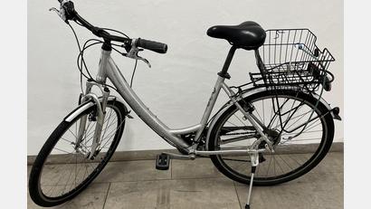 Bild: Polizeiinspektion Sulzbach-Rosenberg/exb
Die Sulzbach-Rosenberger Polizei geht davon aus, dass dieses beschlagnahmte Herrenrad der Marke Hercules, Typ Street Lx, aus einem Diebstahl stammt.