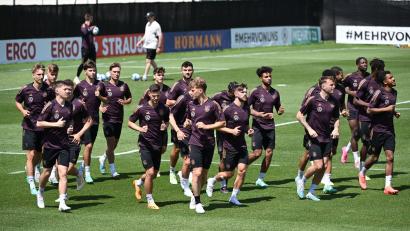 Bild: Angelika Warmuth/dpa
Die deutsche U21-Nationalmannschaft bei der Vorbereitung auf die EM.