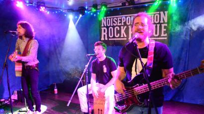 Bild: Kunz
"Noisepollution Rockrevue" sind auf der "Live Stage" zu Gast.