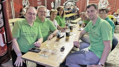 Bild: Stadtverwaltung Ústí nad Orlicí/exb
Bürgermeister der tschechischen Partnerstadt Petr Hájek (links), die Delegation aus Amberg mit Bürgermeister Martin Preuß (Zweiter von links) und Kerstin Perschnick (Vierte von links) sowie den Vertretern der weiteren Partnerstädte (rechts) und der Dolmetscherin.