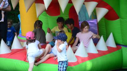 Bild: Kunz
Beim Pfarr- und Kindergartenfest in St. Markus dürfen die Kinder ausgelassen toben.