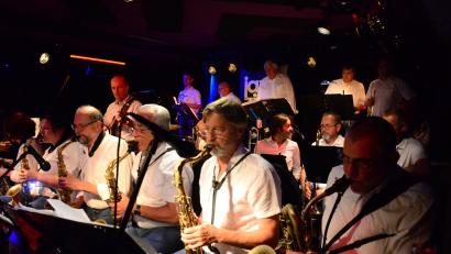 Bild: Kunz
Die "Metro Big Band" gibt es seit über 60 Jahren. Nun waren die Musiker im "Bistrot Paris" in Weiden zu Gast.