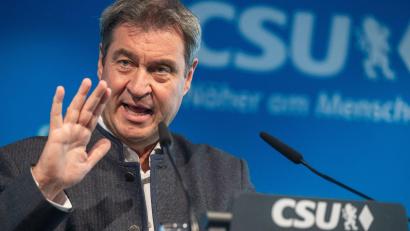 Bild: Peter Kneffel/dpa
Markus Söder, CSU-Vorsitzender und Ministerpräsident von Bayern, spricht.