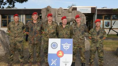Bild: Kurt Fuchs/exb
Die ehemaligen und der aktuelle Kommandeur waren in der Schweppermannkaserne: Matthias Kampf, Eberhard Deppisch, Georg Schreglmann, Martin Hillebrand , Robert Pfister und Alexander Kolb.