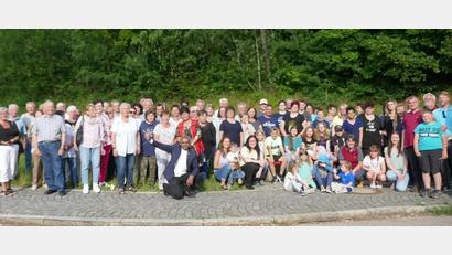 Bild: Pfarramt Nagel-Brand/exb
Auf dem Heimweg entstand das Gruppenfoto.