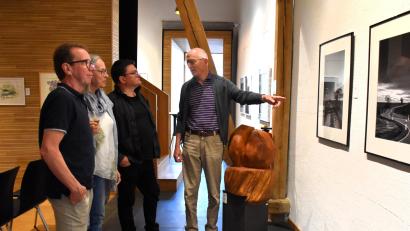 Bild: ubb
Im Kunsthaus sind während der Ausstellungsdauer mehrmals auch die Künstler persönlich vor Ort. Sie erklären gern ihre Ideen und sind für Fragen zu den Motiven offen.