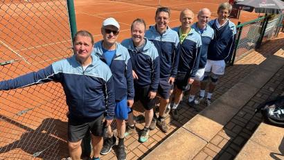 Bild: Erben
Die Herren 55 des TC Grün-Rot Weiden landeten in der Regionalliga den ersten Saisonsieg.