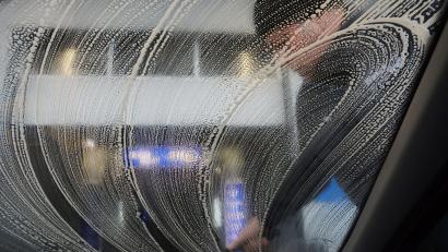 Bild: Gabi Schönberger
In Sachen Sonntagsöffnung von Waschanlagen sehen die Weidener jetzt klarer. In etwa zwei Wochen könnten die Autos den Waschgang zu ungewohnter Zeit einlegen.