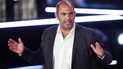 Bild: picture alliance/Tobias Hase/dpa/Archivbild
Der Kabarettist Hannes Ringlstetter tritt bei der Verleihung des Bayerischen Fernsehpreises auf.