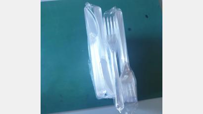 Bild: Hauptzollamt Regensburg
Dieses Einwegbesteck verstößt gegen die Produktsicherheitsverordnung und darf damit nicht ins Land gebracht werden.